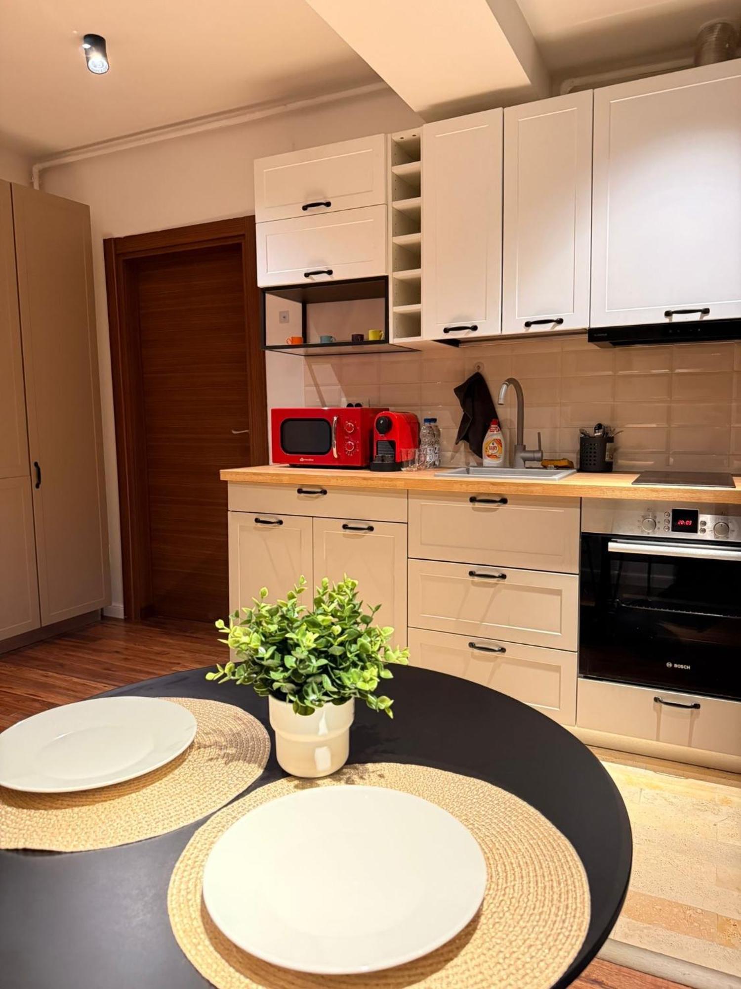 Cozy Apartment With Self Check-In Near Promenada Mall And Verdi Park Bucharest Exterior photo