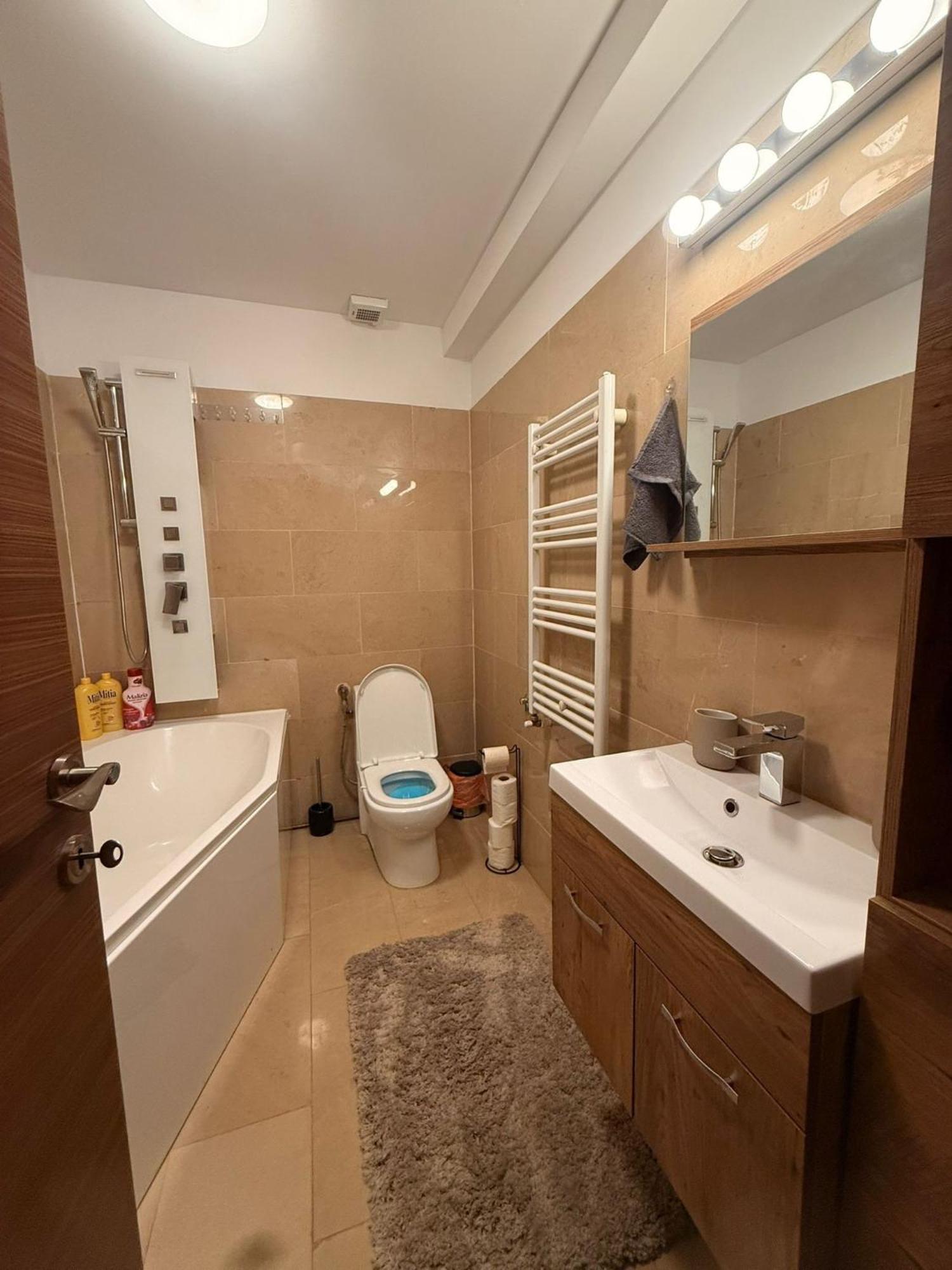 Cozy Apartment With Self Check-In Near Promenada Mall And Verdi Park Bucharest Exterior photo